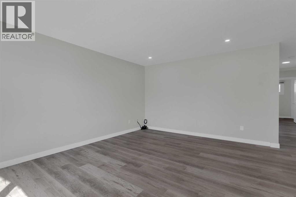 99 Dovercliffe Way SE, Calgary, Alberta  T2B 1W6 - Photo 8 - A2347998
