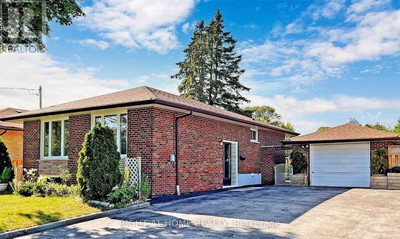 32 Brimorton Drive, Toronto, Ontario  M1P 3Y9 - Photo 1 - E13829060