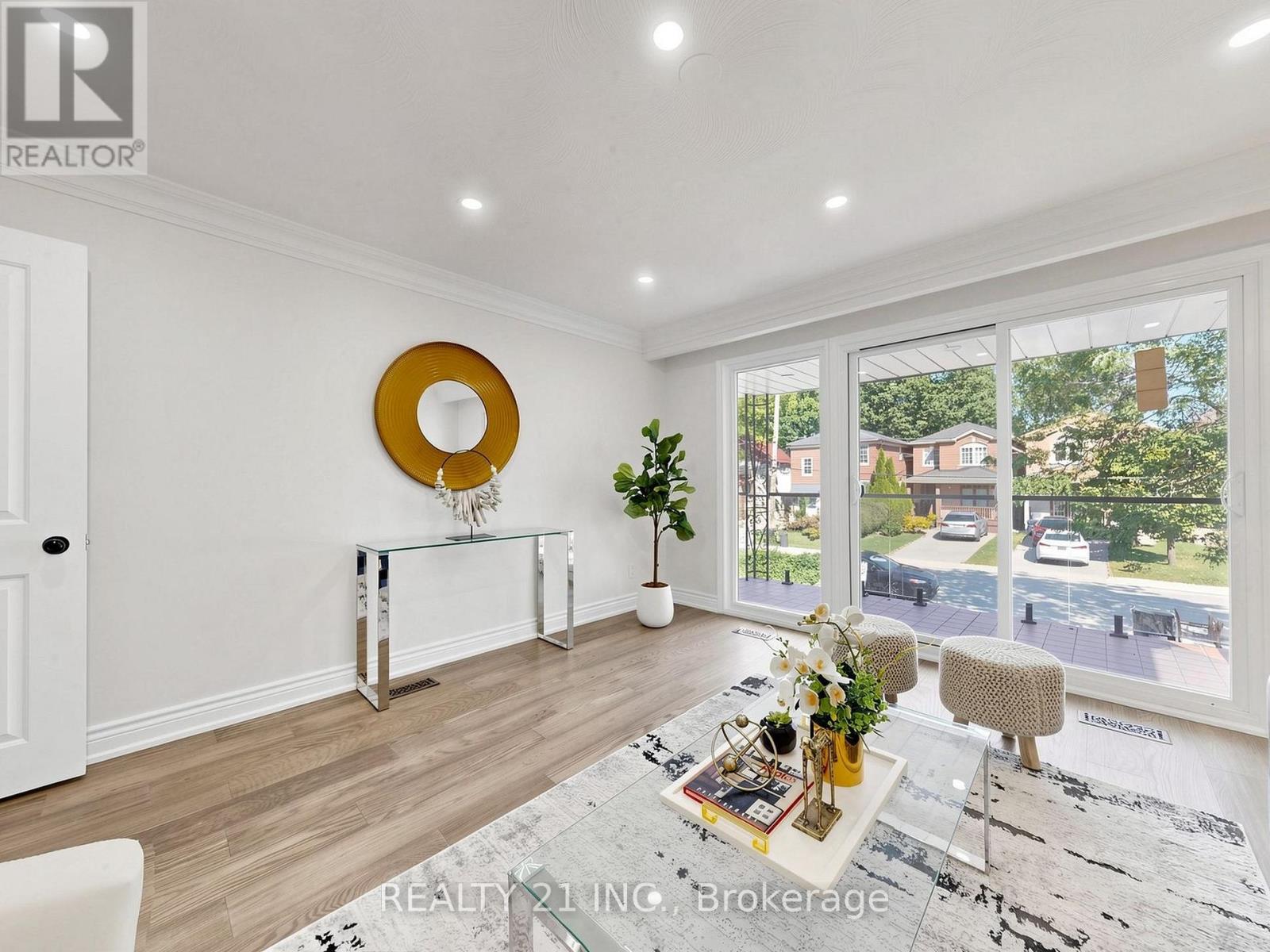 120 Queensbury Avenue, Toronto, Ontario  M1N 2X7 - Photo 10 - E13829160