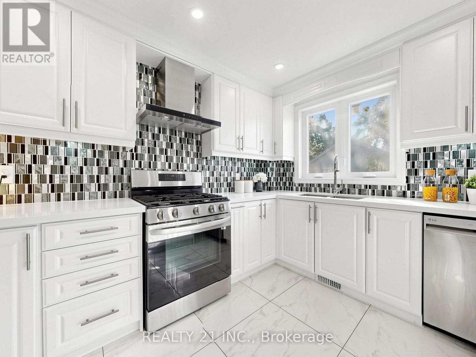 120 Queensbury Avenue, Toronto, Ontario  M1N 2X7 - Photo 16 - E13829160