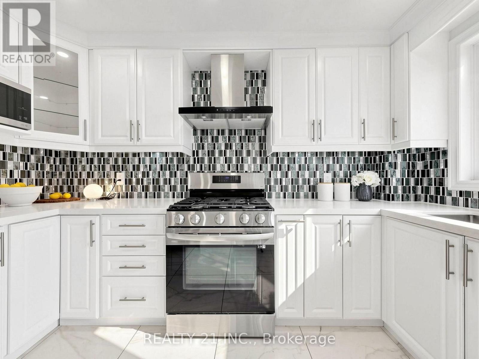 120 Queensbury Avenue, Toronto, Ontario  M1N 2X7 - Photo 17 - E13829160