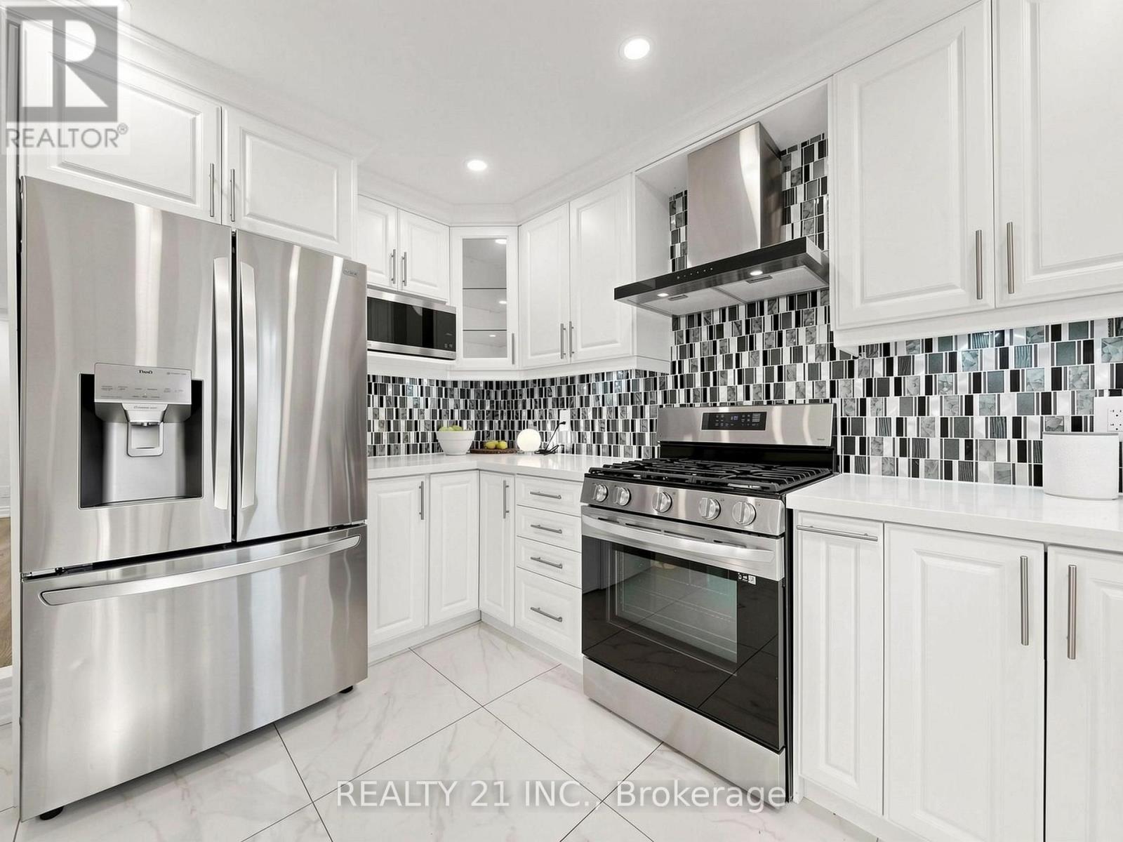 120 Queensbury Avenue, Toronto, Ontario  M1N 2X7 - Photo 18 - E13829160