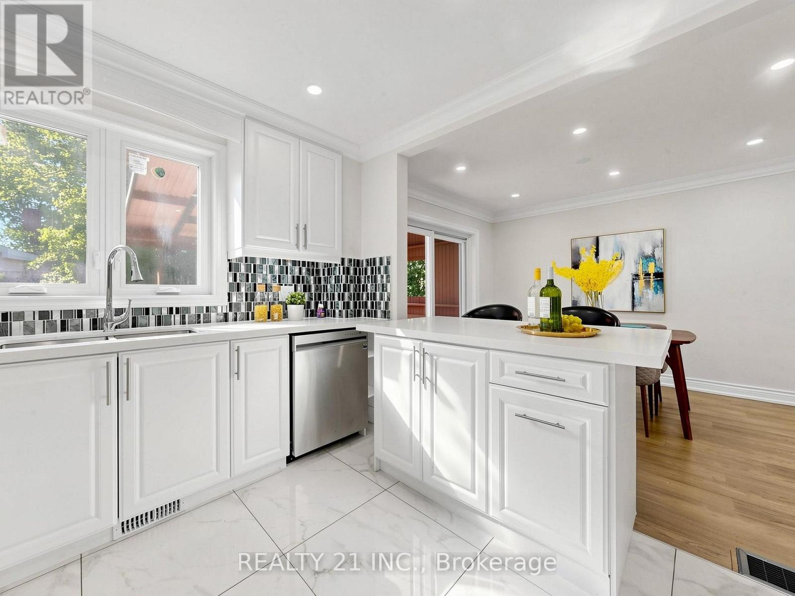120 Queensbury Avenue, Toronto, Ontario  M1N 2X7 - Photo 20 - E13829160