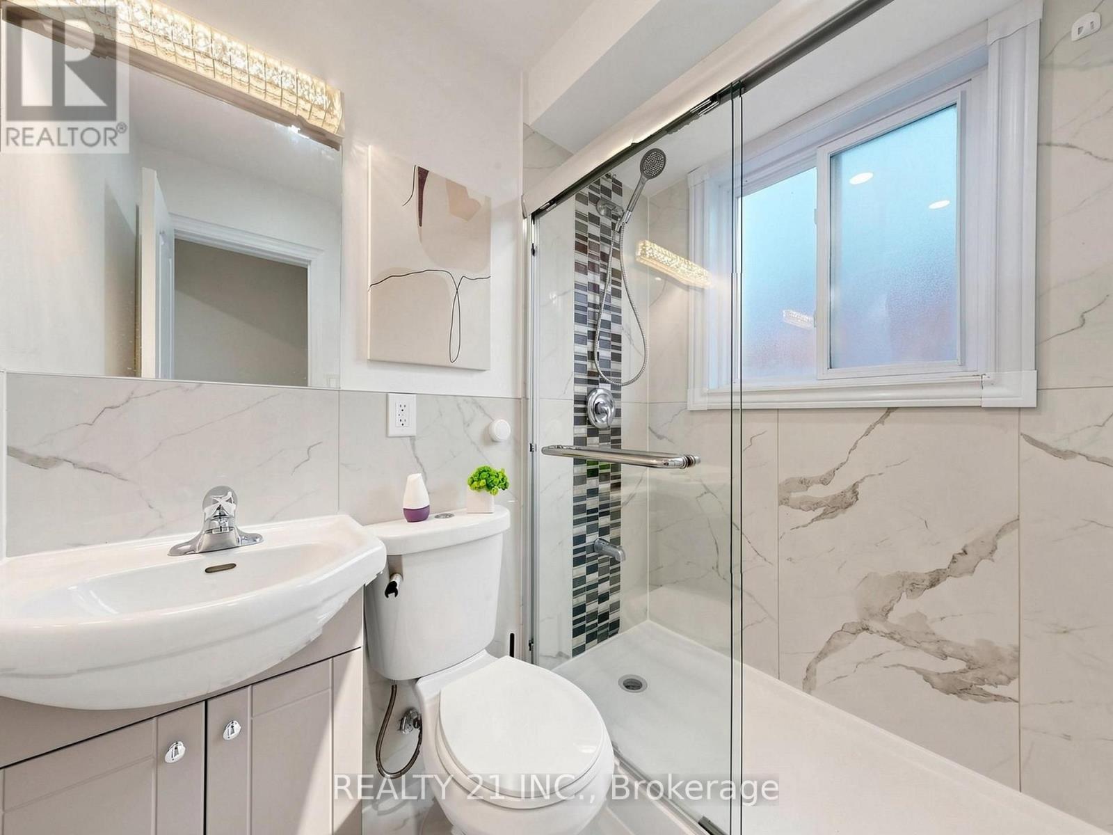 120 Queensbury Avenue, Toronto, Ontario  M1N 2X7 - Photo 21 - E13829160