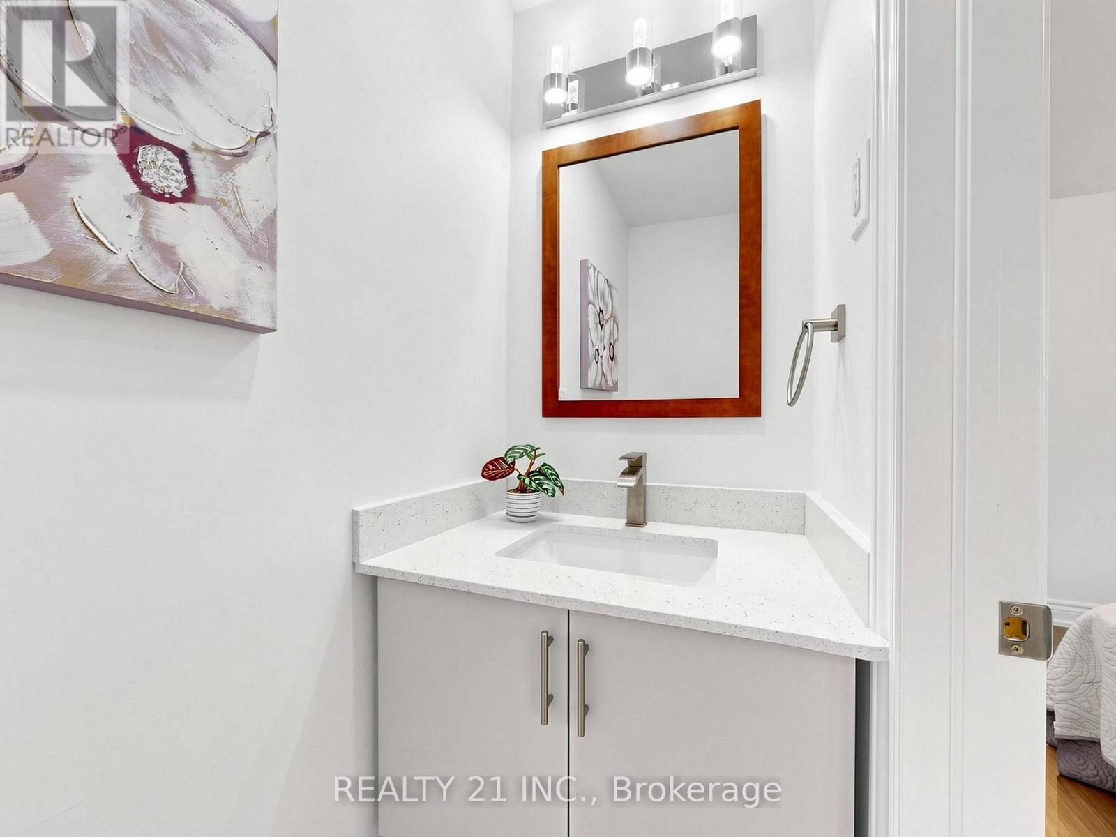 120 Queensbury Avenue, Toronto, Ontario  M1N 2X7 - Photo 33 - E13829160