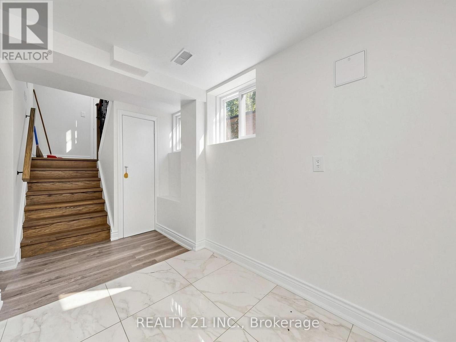 120 Queensbury Avenue, Toronto, Ontario  M1N 2X7 - Photo 34 - E13829160