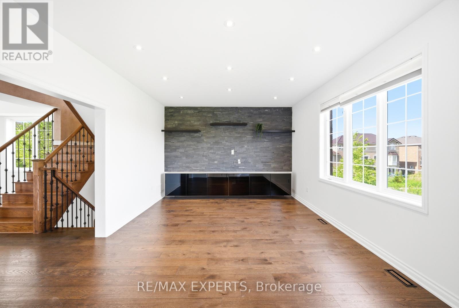2071 Gibson Street, Innisfil, Ontario  L9S 4B7 - Photo 6 - N13829176