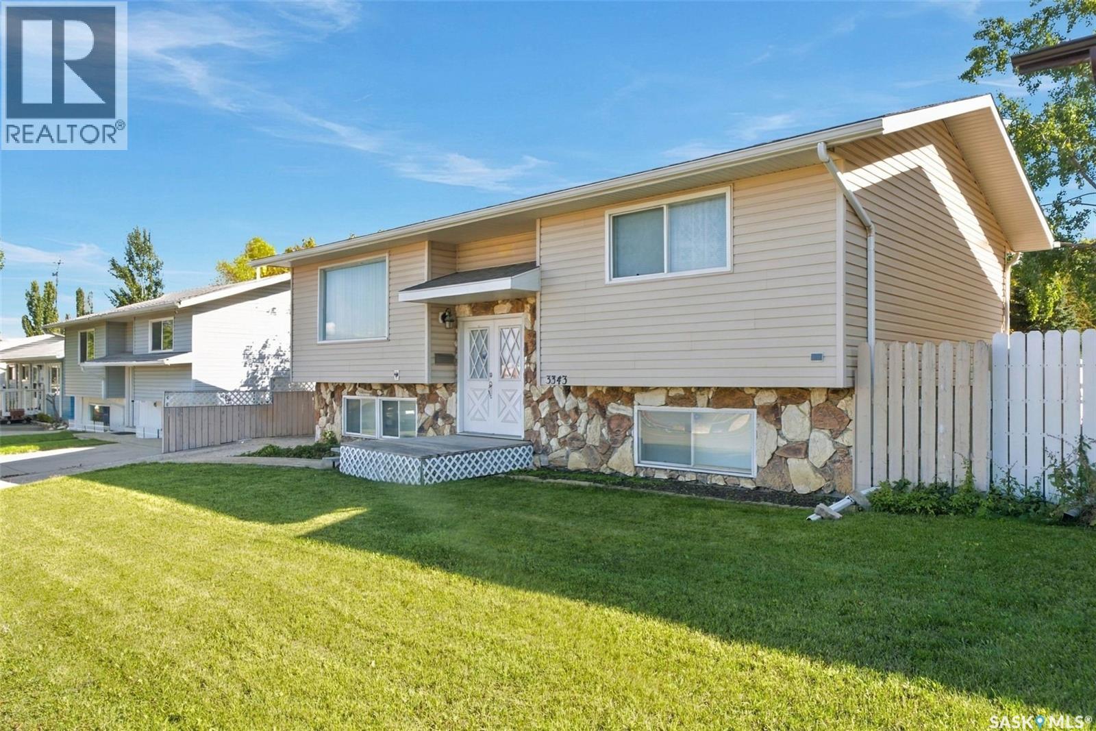 3343 Fairlight Drive, Saskatoon, Saskatchewan  S7M 4N1 - Photo 3 - SK049570