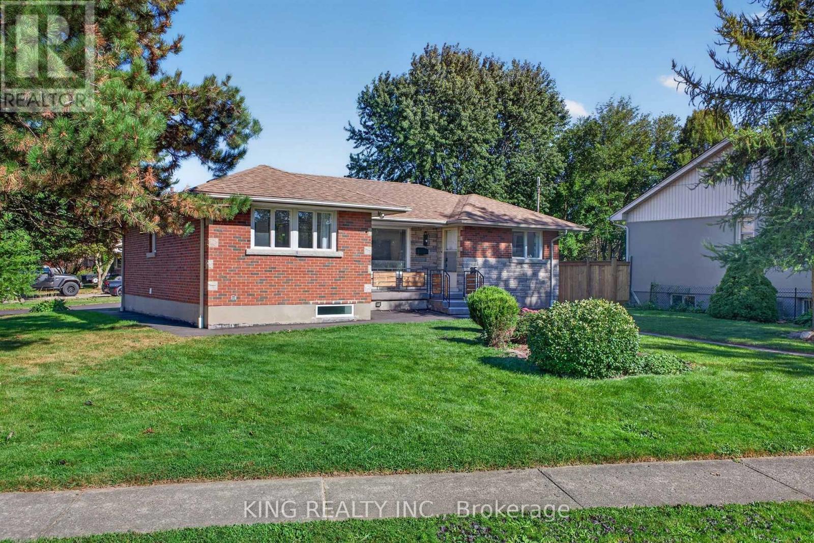 35 Hewko Street, St. Catharines, Ontario  L2N 2E5 - Photo 3 - X13828662