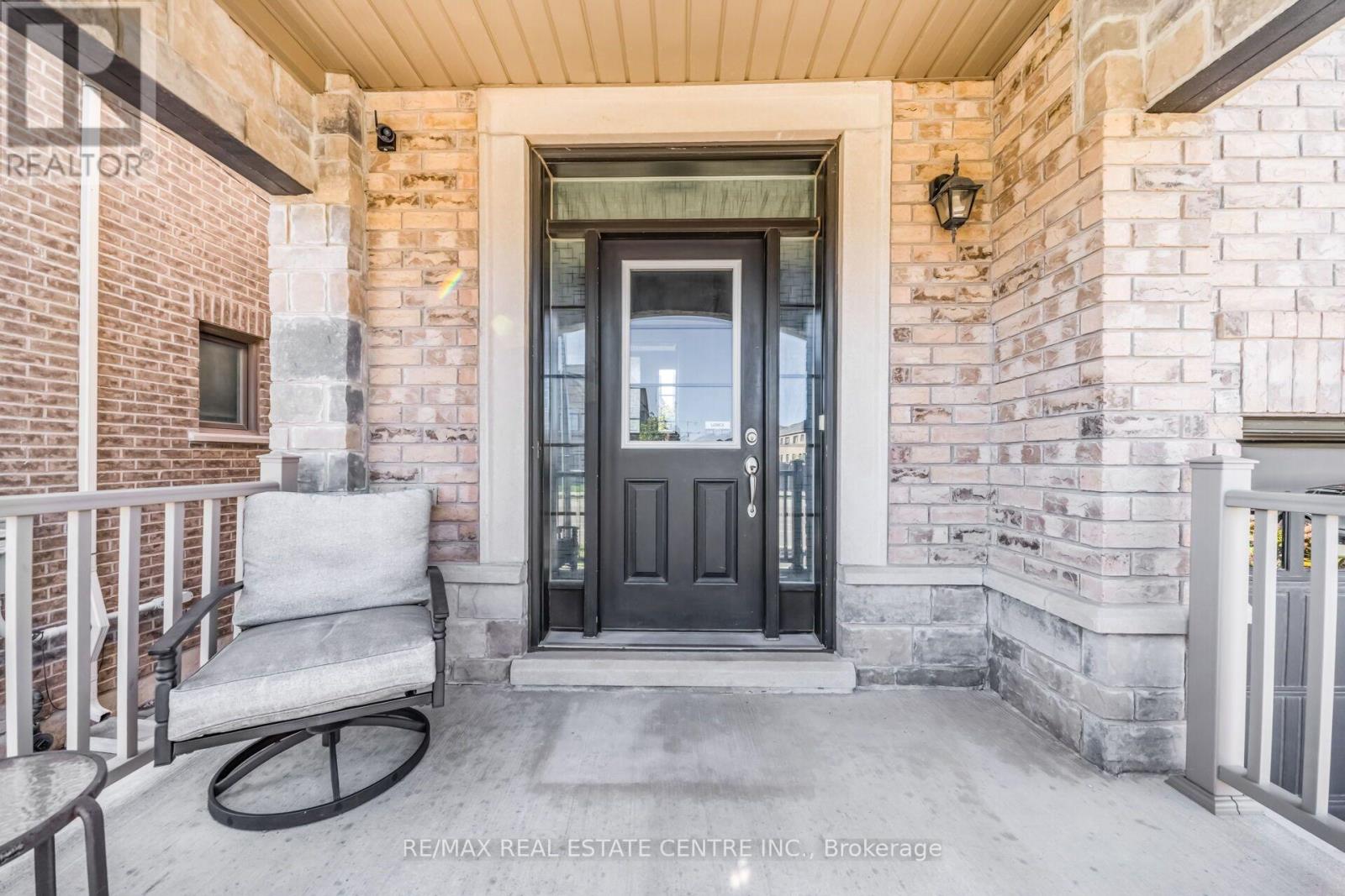 457 Whitlock Avenue, Milton, Ontario  L9E 1J5 - Photo 4 - W13829068