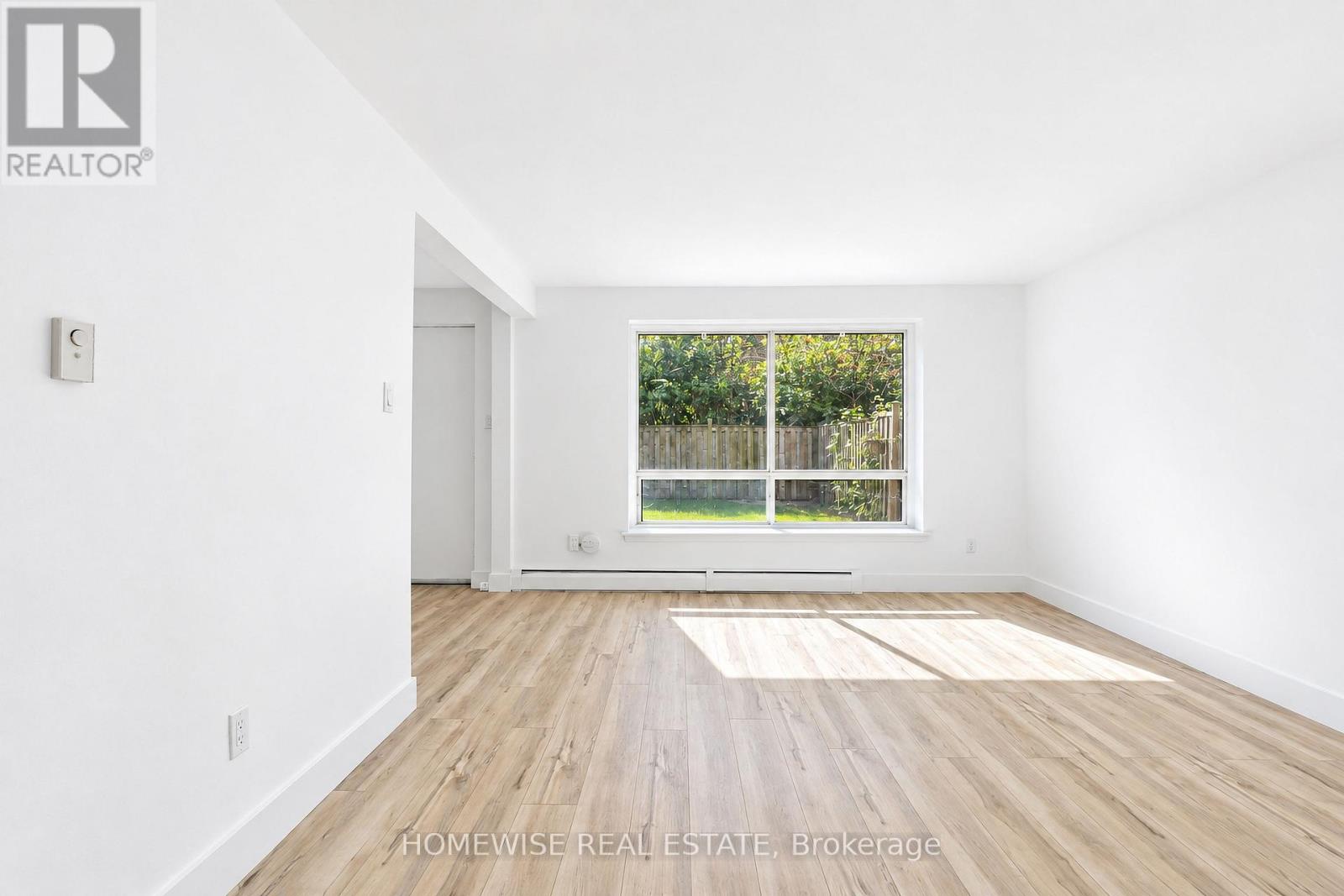4 - 45 Swordbill Drive, Toronto, Ontario  M9A 4V3 - Photo 2 - W13829084