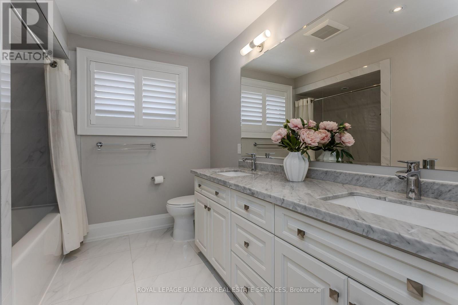 541 Hambling Court, Burlington, Ontario  L7N 3S4 - Photo 20 - W13829178