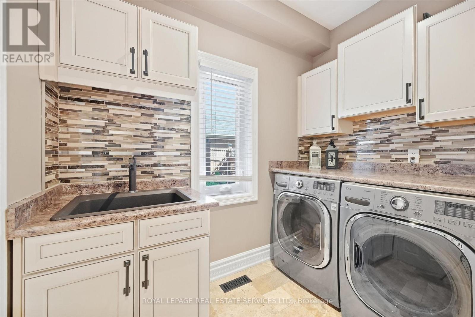 340 Oakridge Court, Oakville, Ontario  L6H 5T9 - Photo 21 - W13829216