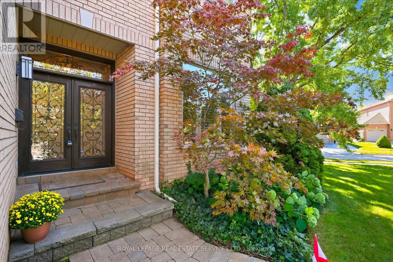 340 Oakridge Court, Oakville, Ontario  L6H 5T9 - Photo 7 - W13829216