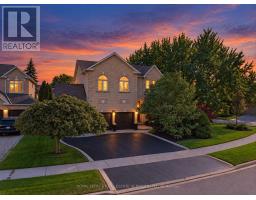 340 OAKRIDGE COURT, Oakville, Ontario