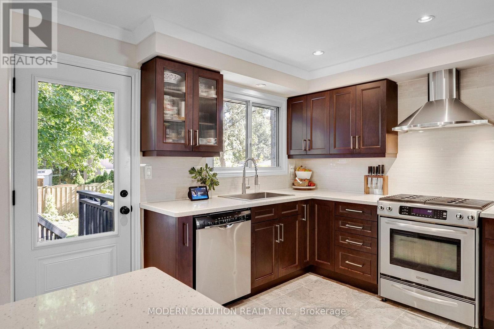 2250 Dunedin Road, Oakville, Ontario  L6J 5V5 - Photo 15 - W13829264