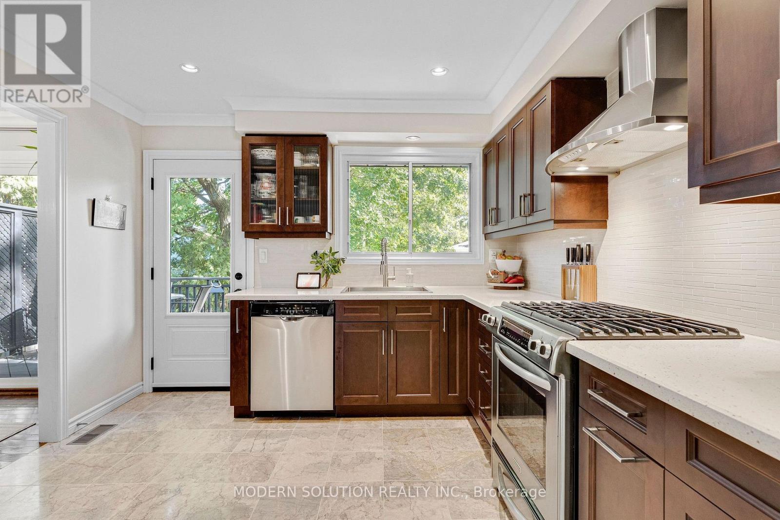 2250 Dunedin Road, Oakville, Ontario  L6J 5V5 - Photo 16 - W13829264