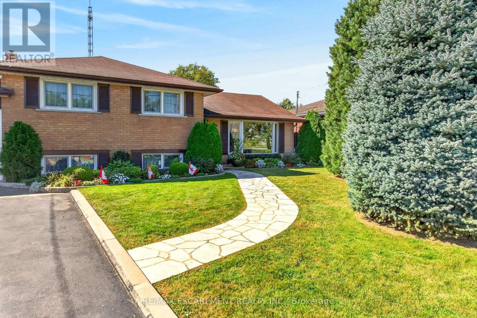 994 Barton Street, Hamilton, Ontario  L8E 5H3 - Photo 2 - X13829138
