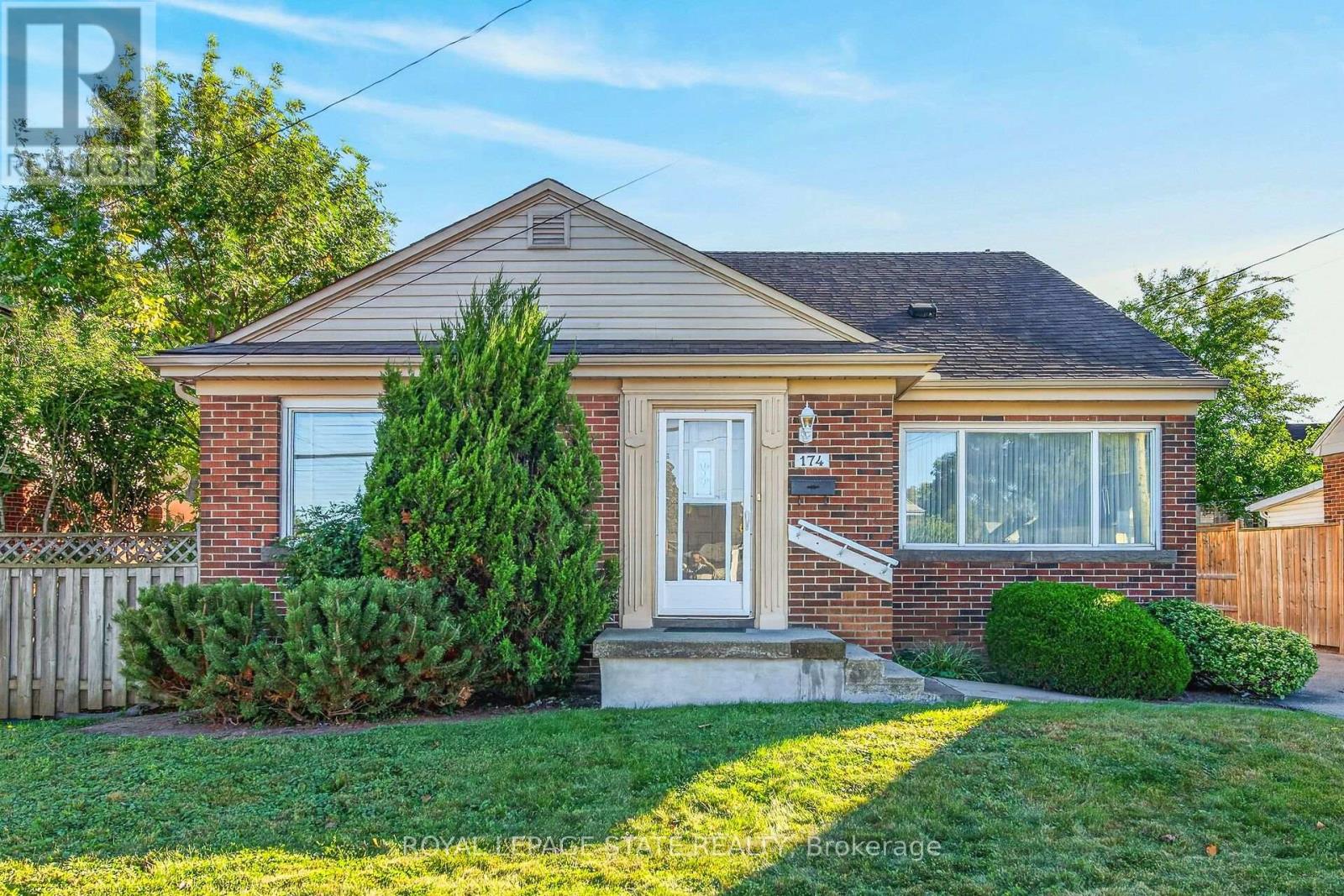 174 Montrose Avenue, Hamilton, Ontario  L8K 4Y9 - Photo 2 - X13829214