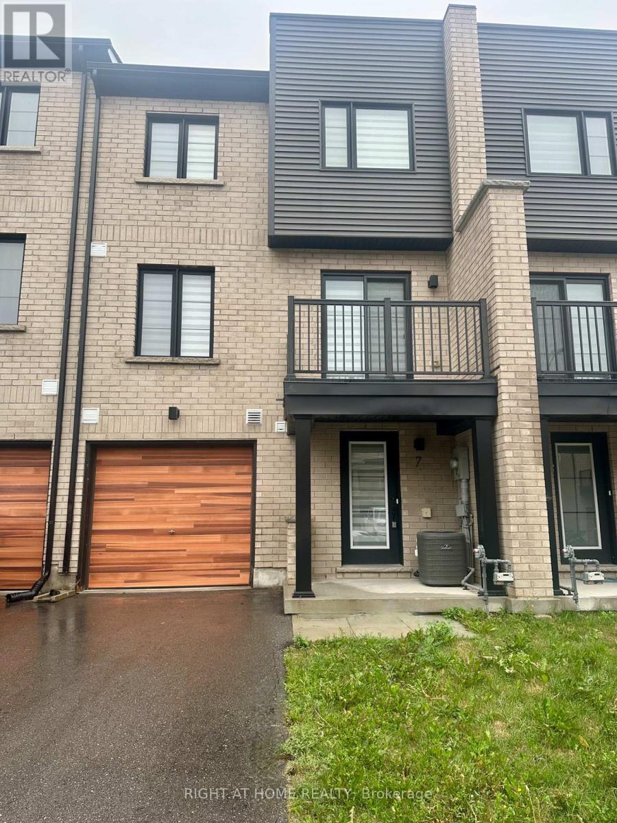 7 WAGON LANE, Barrie, Ontario
