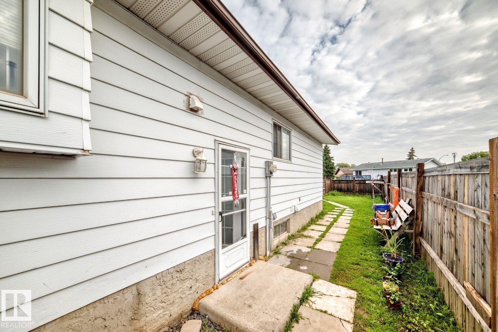 1035 LAKEWOOD RD N NW