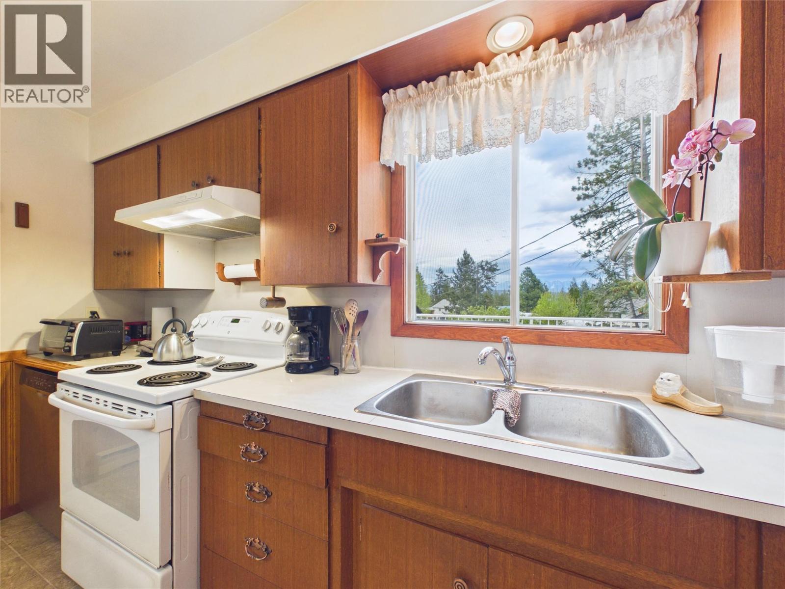 507 Alma Road, Cranbrook, British Columbia V1C 6V1 - Photo 9 - 10387441