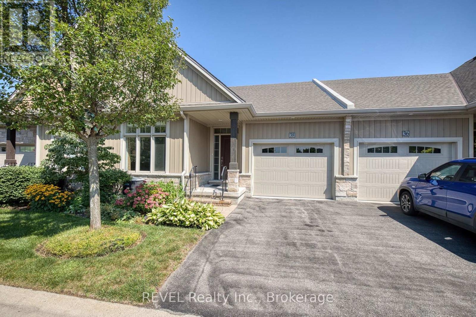 38 Sandalwood Common, St. Catharines (Port Weller), Ontario  L2M 0B3 - Photo 1 - X13829392