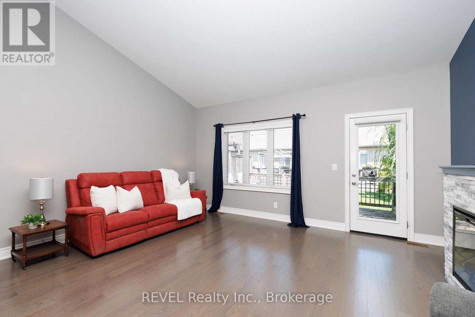 38 Sandalwood Common, St. Catharines (Port Weller), Ontario  L2M 0B3 - Photo 11 - X13829392