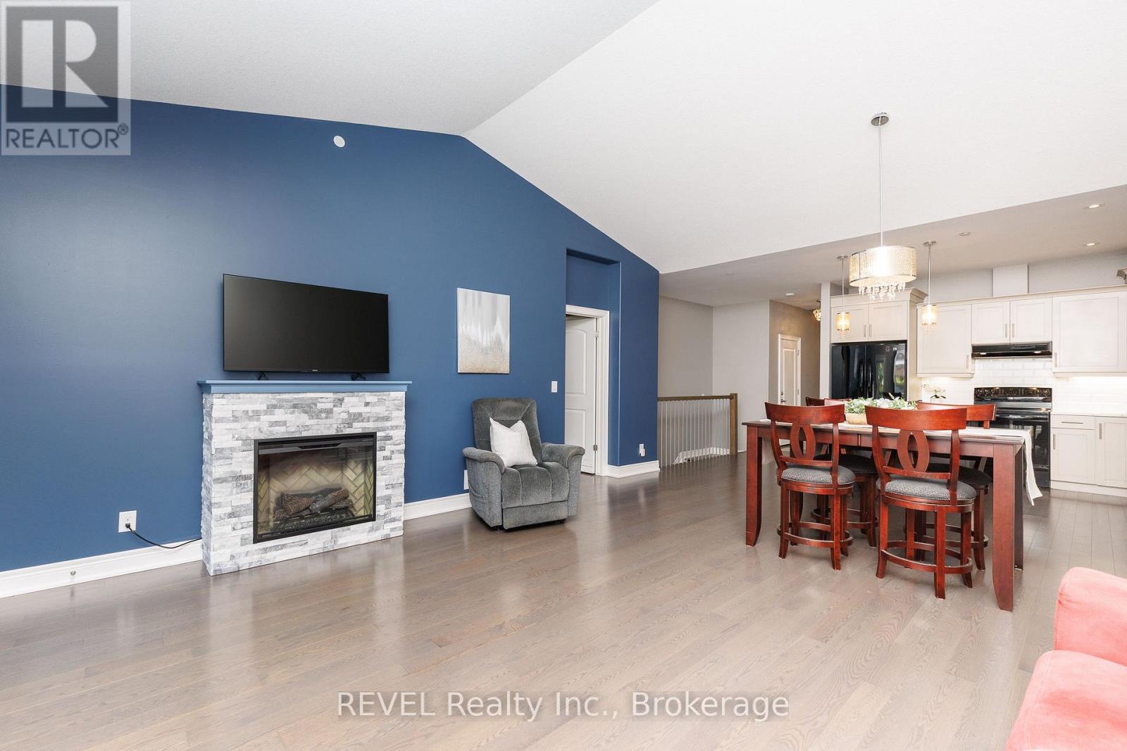 38 Sandalwood Common, St. Catharines (Port Weller), Ontario  L2M 0B3 - Photo 13 - X13829392