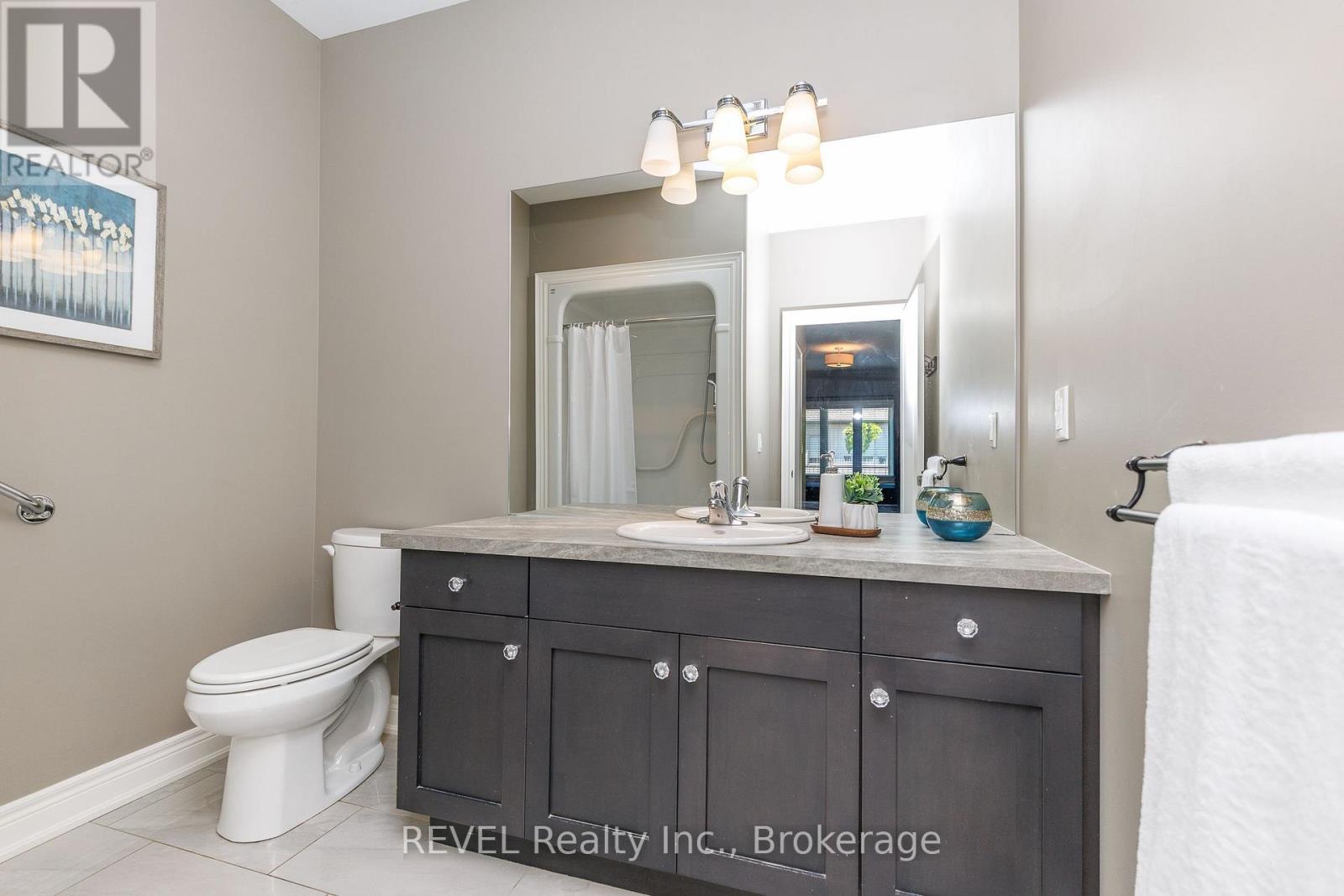 38 Sandalwood Common, St. Catharines (Port Weller), Ontario  L2M 0B3 - Photo 19 - X13829392