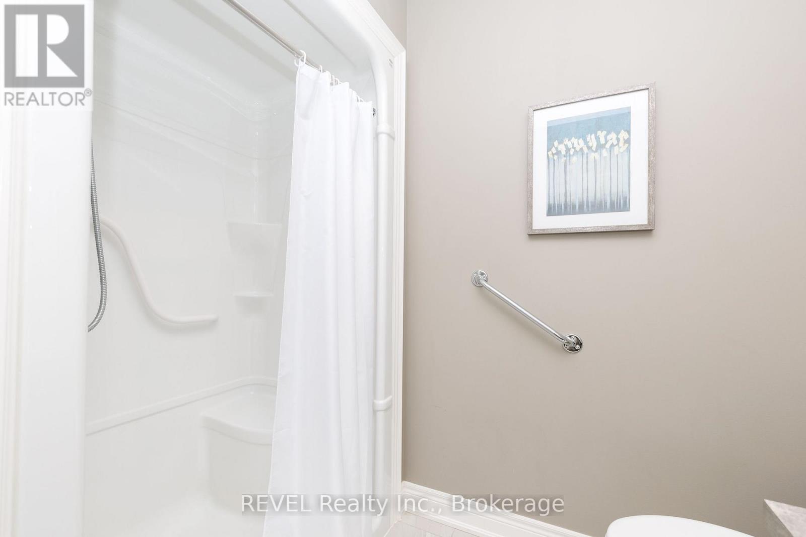 38 Sandalwood Common, St. Catharines (Port Weller), Ontario  L2M 0B3 - Photo 20 - X13829392