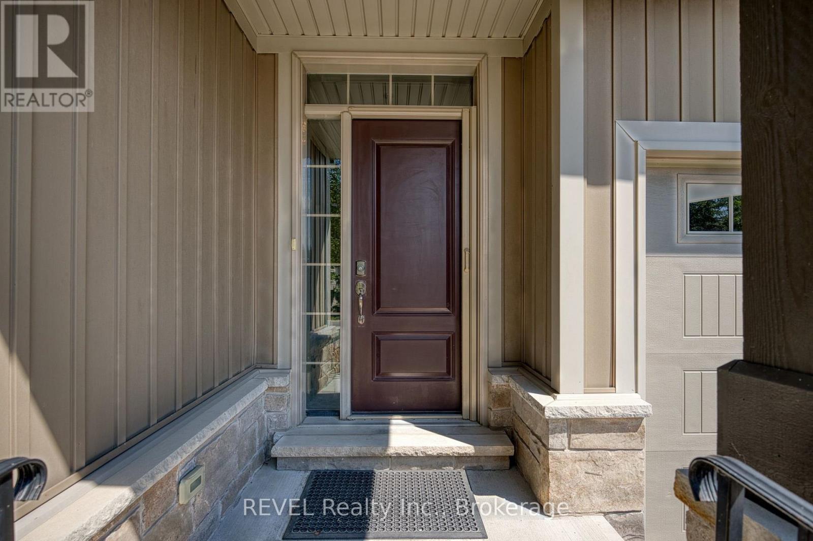 38 Sandalwood Common, St. Catharines (Port Weller), Ontario  L2M 0B3 - Photo 3 - X13829392