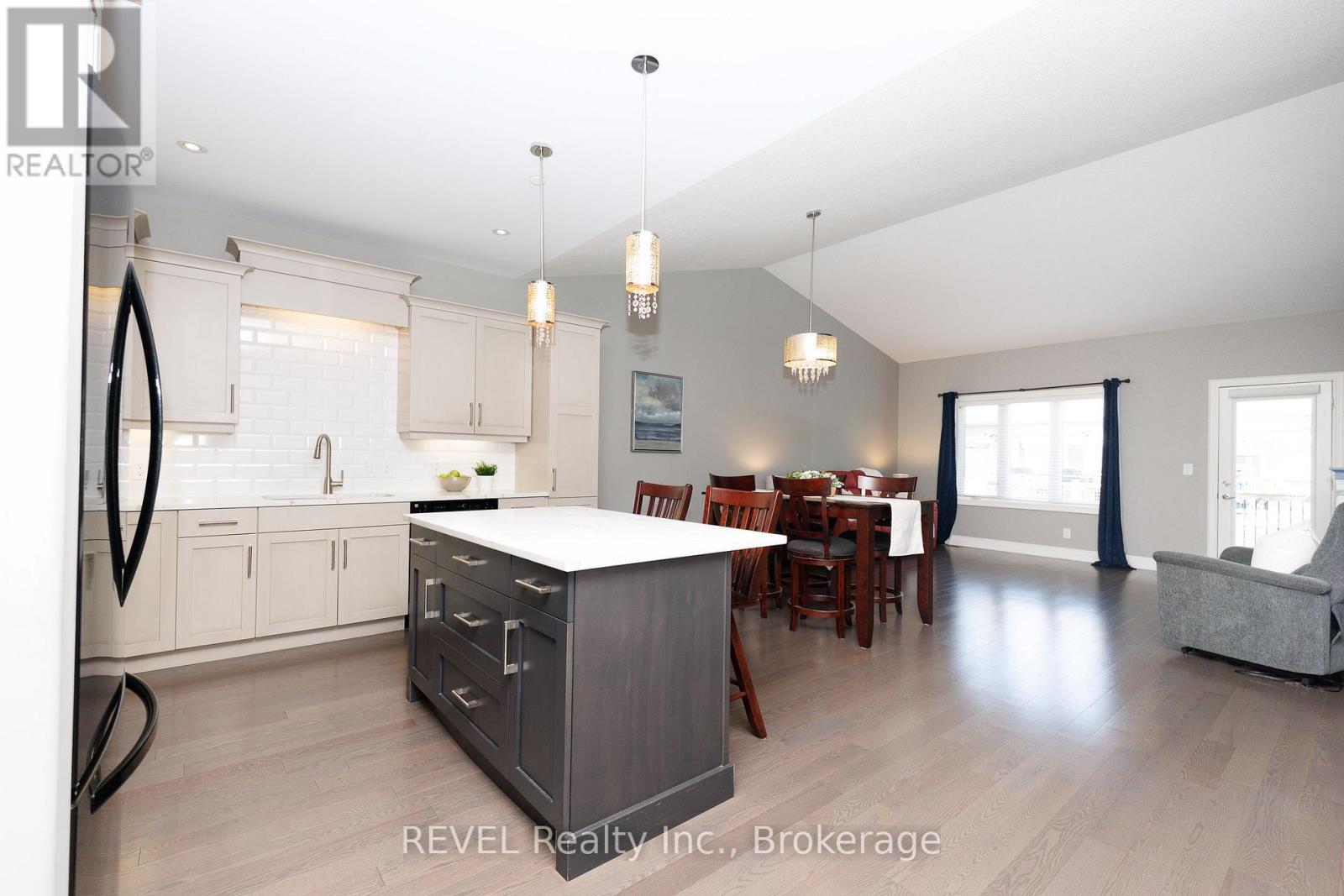 38 Sandalwood Common, St. Catharines (Port Weller), Ontario  L2M 0B3 - Photo 6 - X13829392