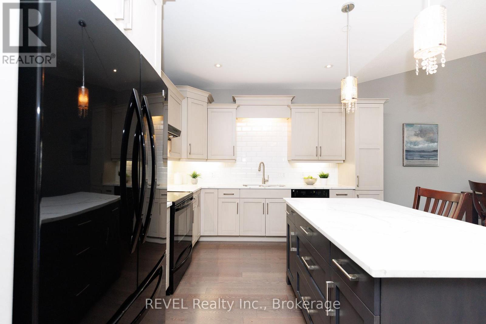 38 Sandalwood Common, St. Catharines (Port Weller), Ontario  L2M 0B3 - Photo 9 - X13829392