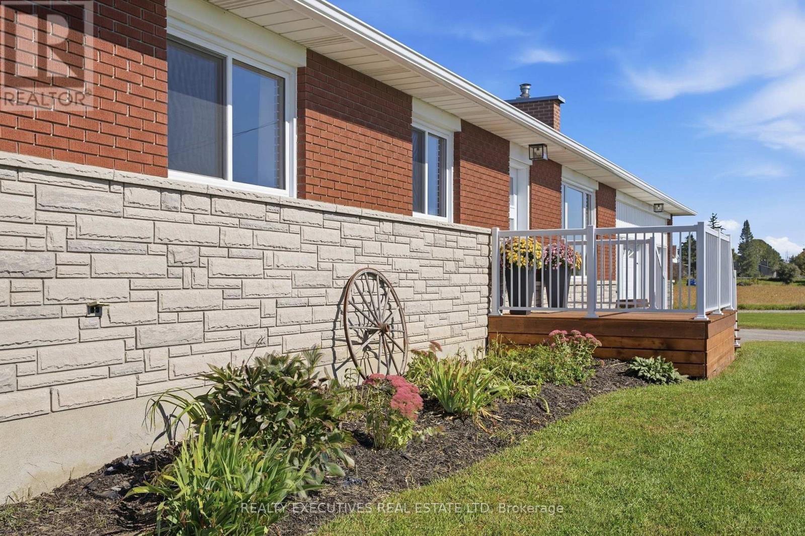 11895 Cloverdale Road, North Dundas, Ontario  K0C 2K0 - Photo 37 - X13829366