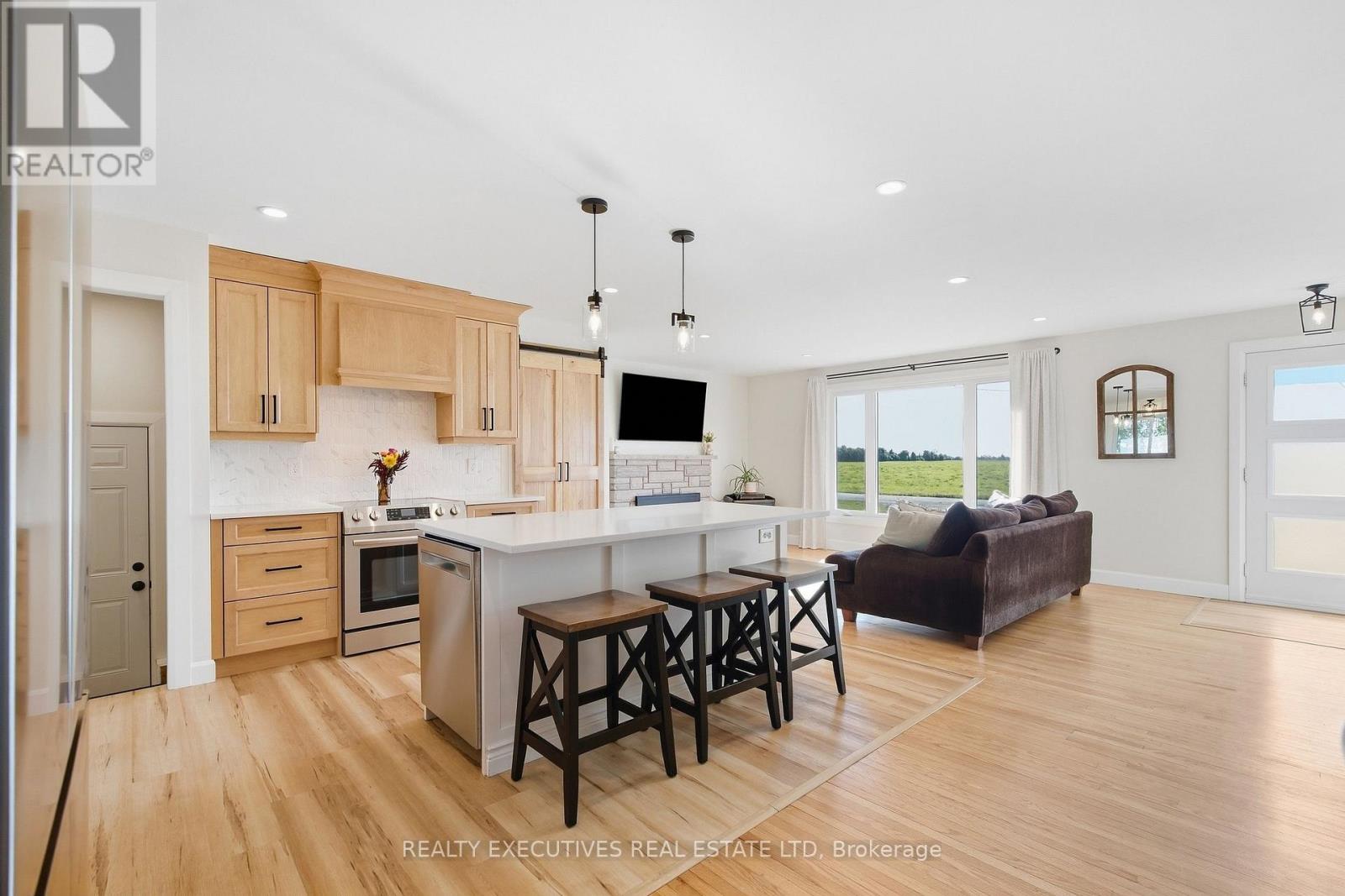 11895 Cloverdale Road, North Dundas, Ontario  K0C 2K0 - Photo 9 - X13829366