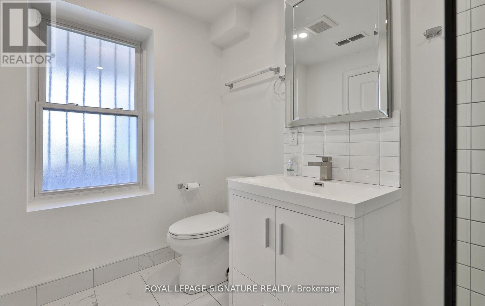 3rd Lvl - 995 Bloor Street W, Toronto, Ontario  M6H 1M1 - Photo 15 - C13829386