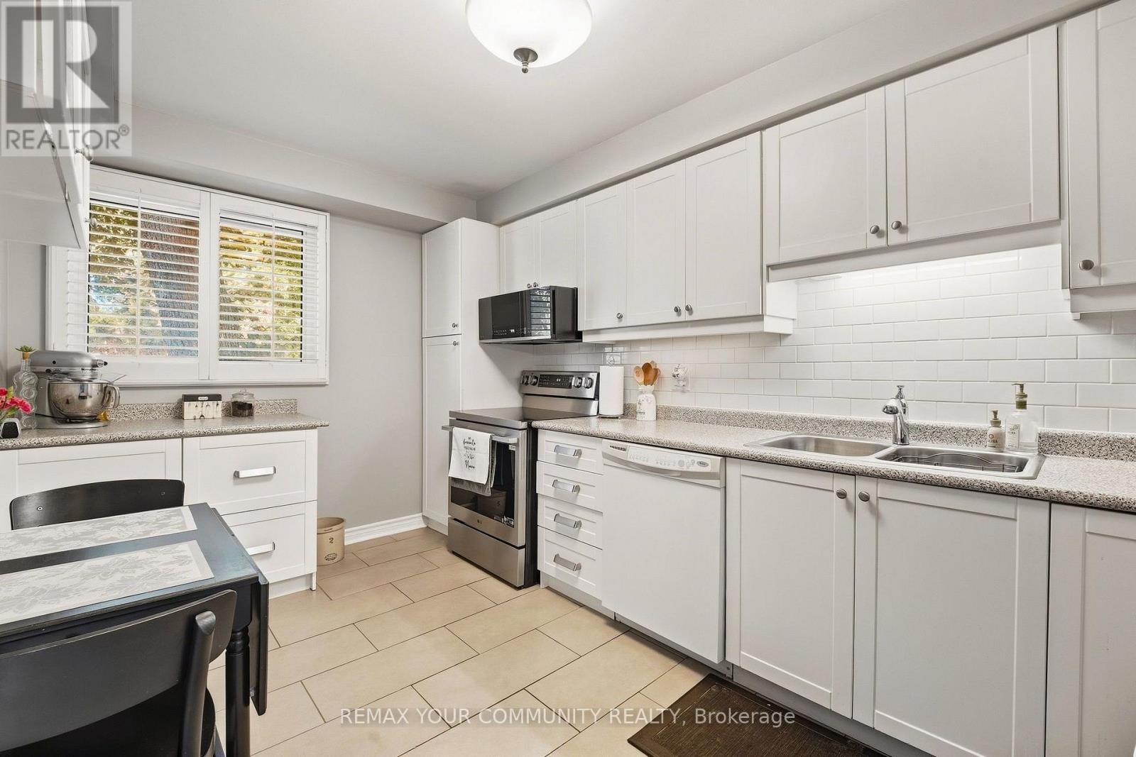 19 Poet's Walkway Way, Toronto, Ontario  M2J 4V2 - Photo 12 - C13829402