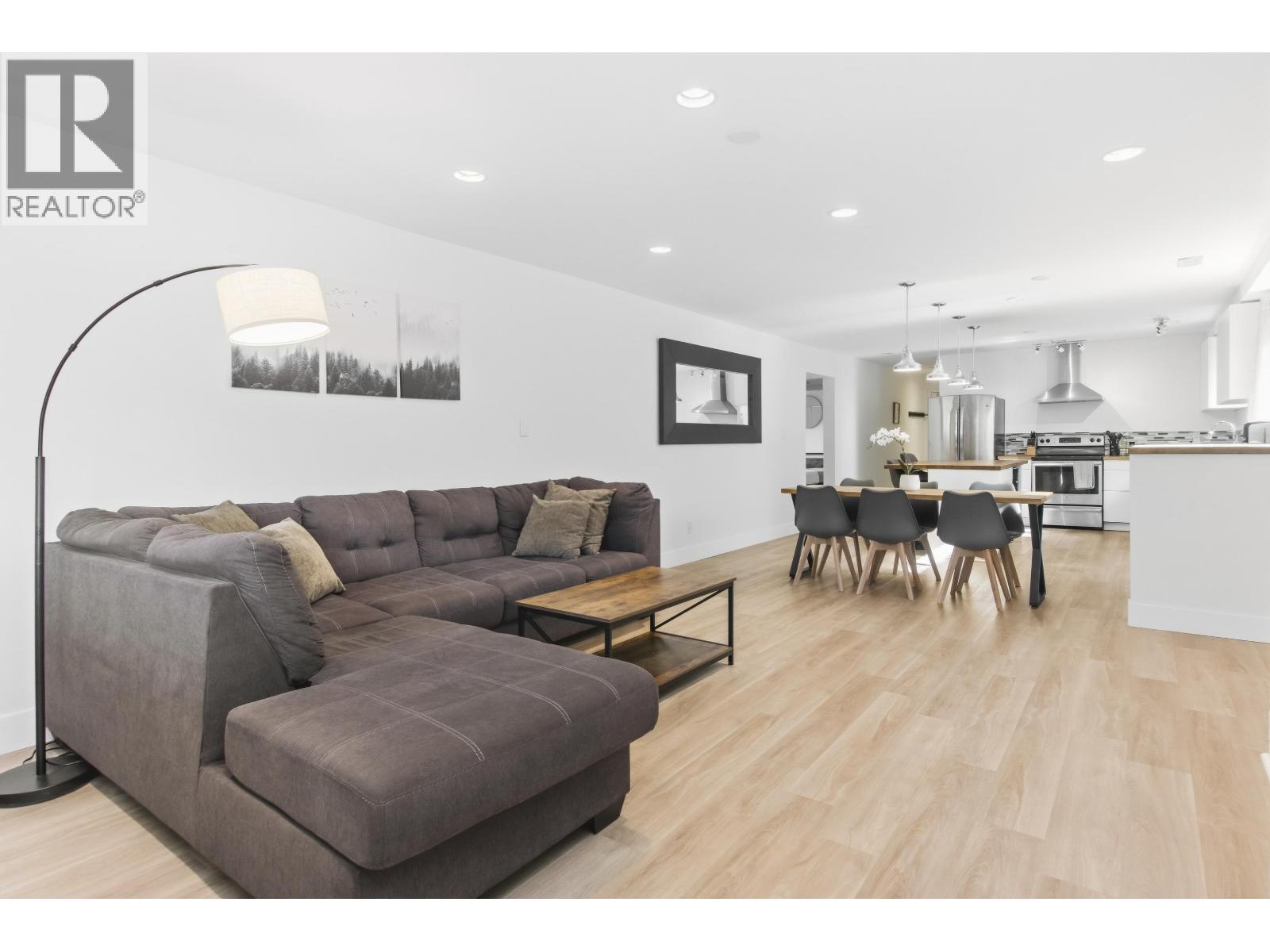 38012 Fifth Avenue, Squamish, British Columbia  V8B 0B4 - Photo 3 - R3169475