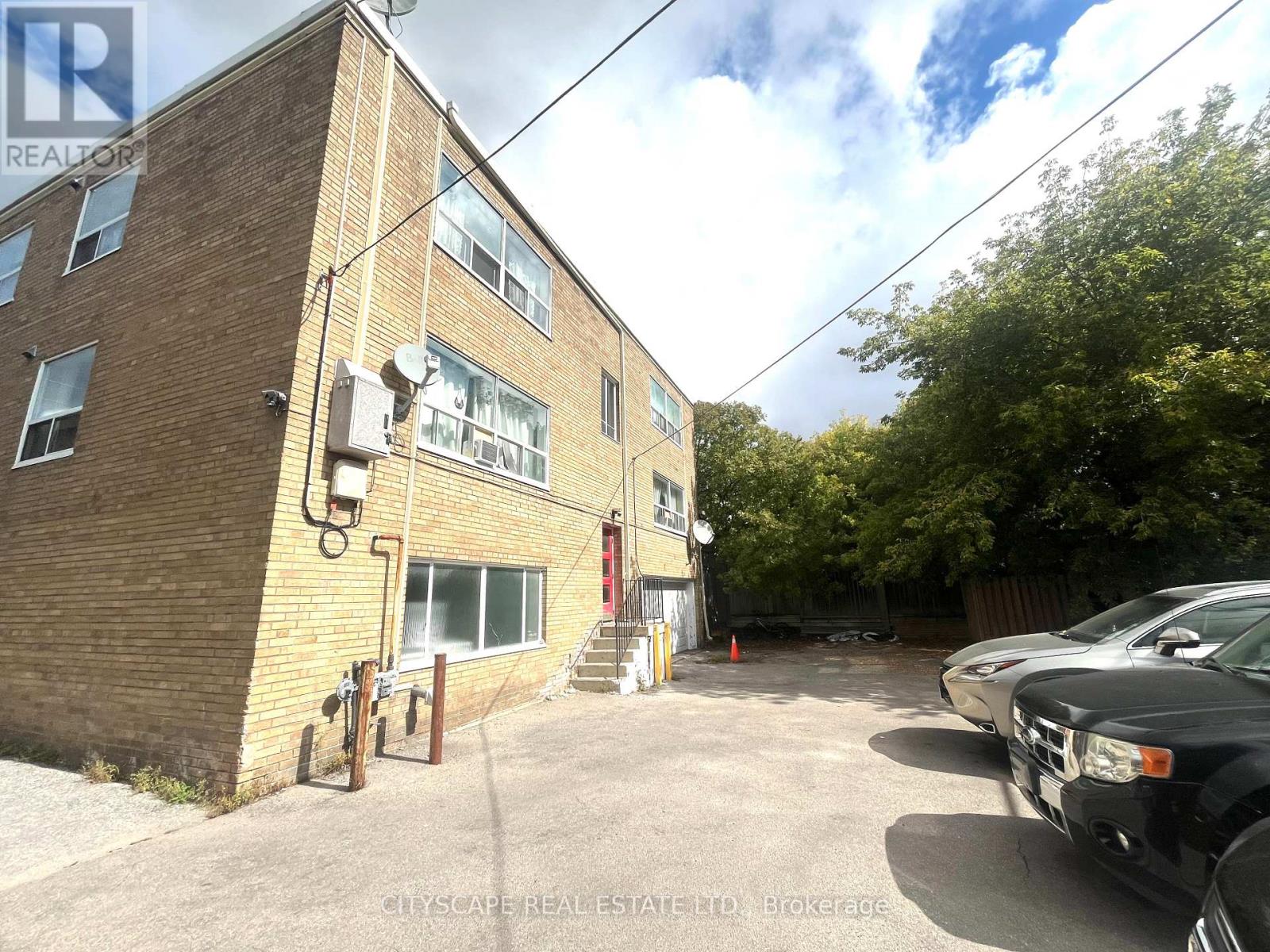 135 Sammon Avenue, Toronto, Ontario  M4J 1Y9 - Photo 2 - E13808676