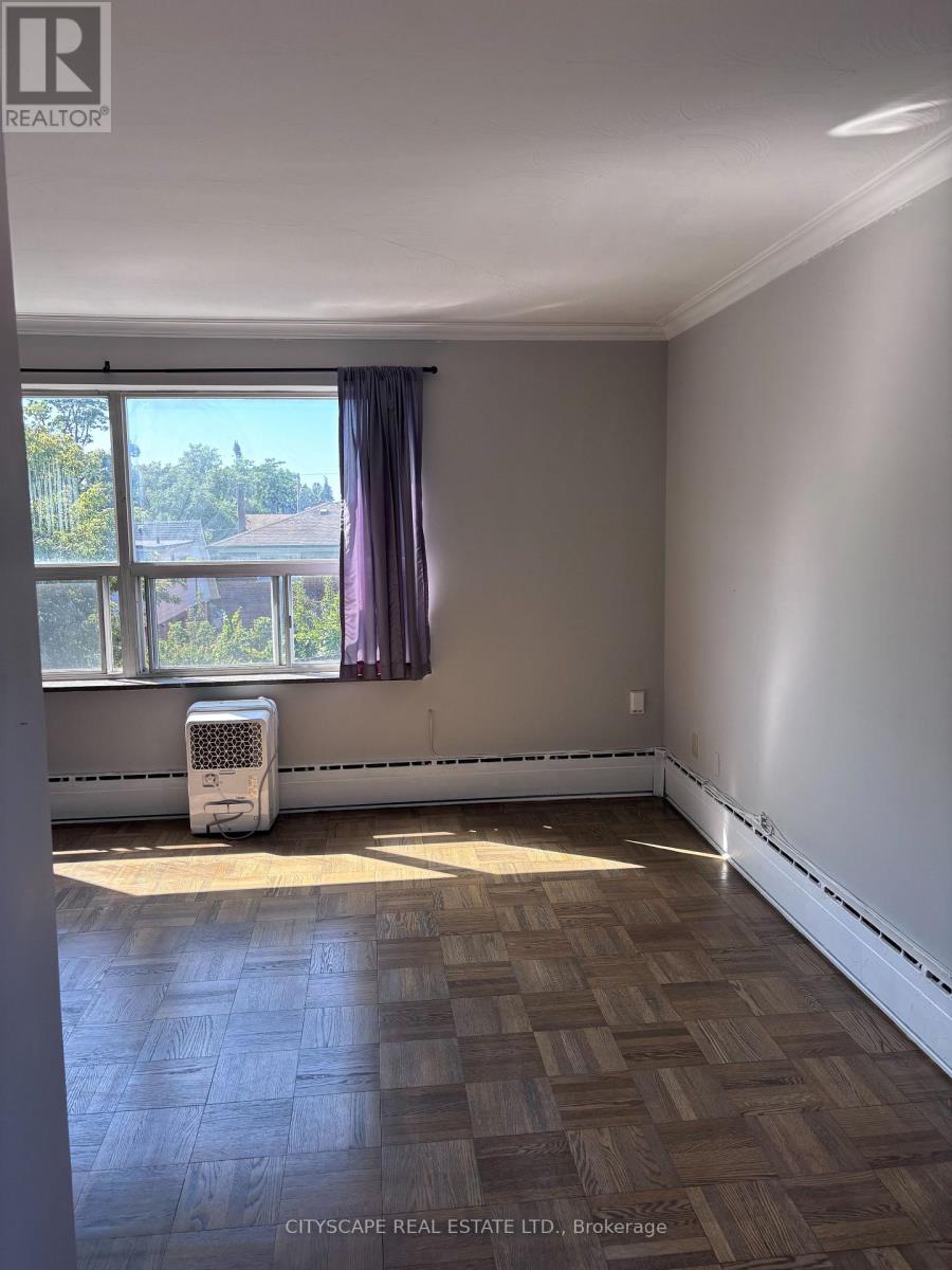 135 Sammon Avenue, Toronto, Ontario  M4J 1Y9 - Photo 6 - E13808676