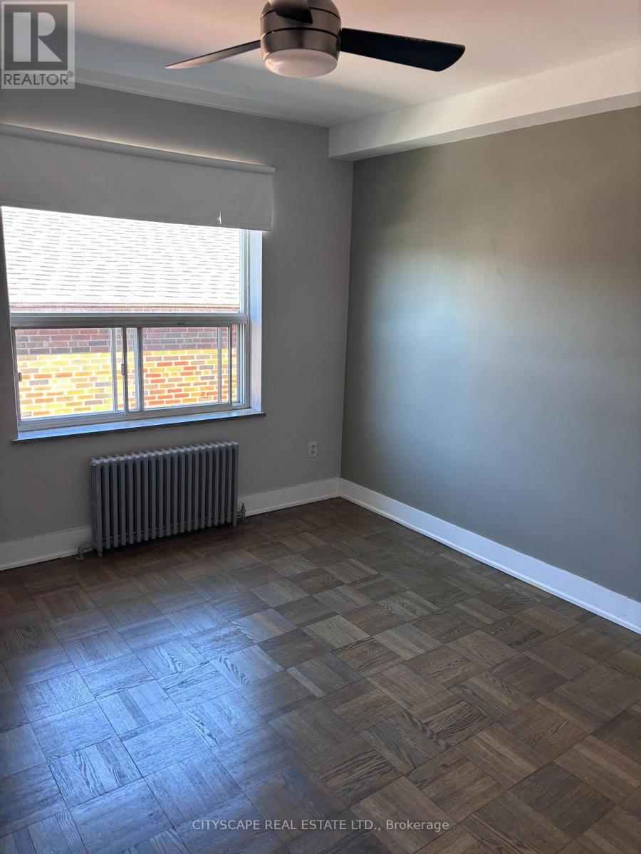 135 Sammon Avenue, Toronto, Ontario  M4J 1Y9 - Photo 8 - E13808676