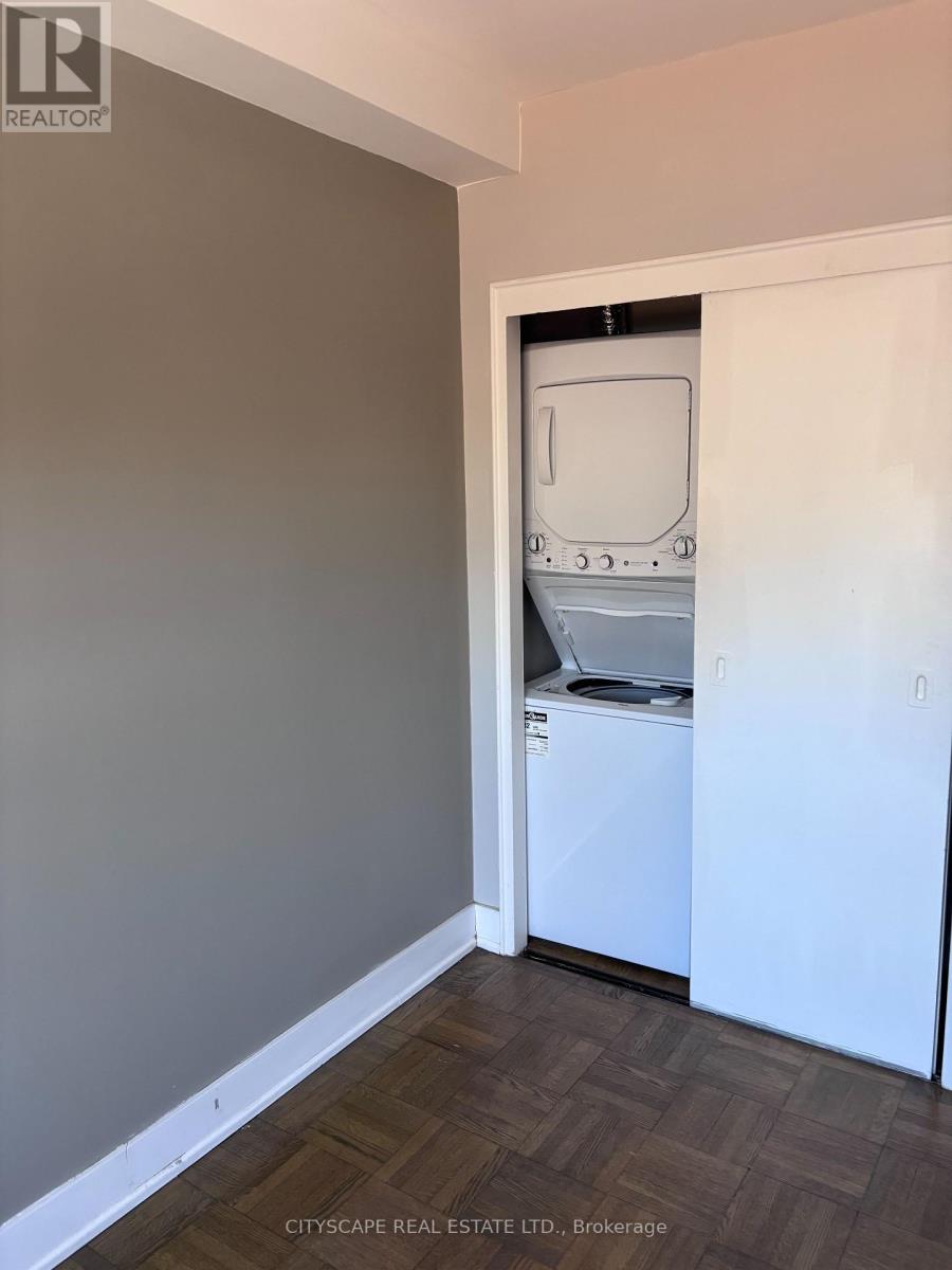 135 Sammon Avenue, Toronto, Ontario  M4J 1Y9 - Photo 9 - E13808676