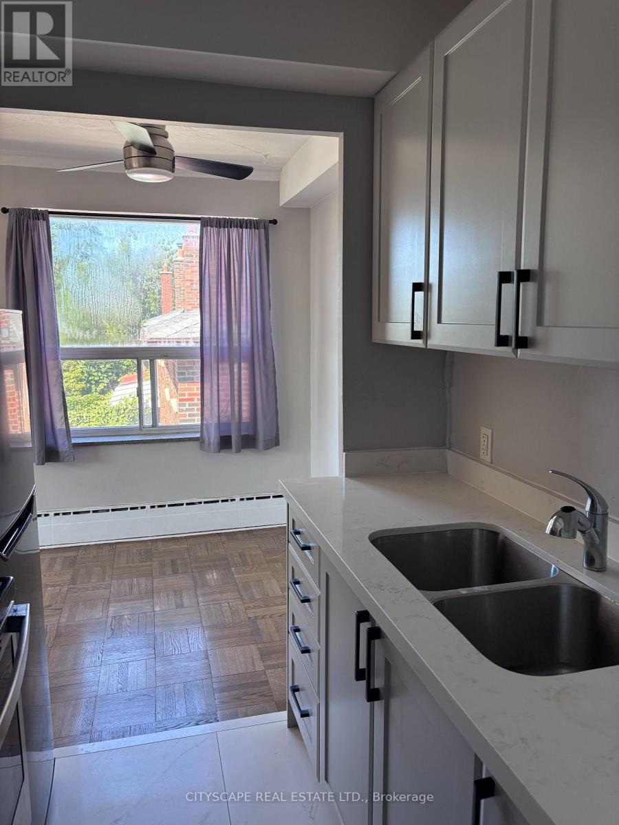 135 Sammon Avenue, Toronto, Ontario  M4J 1Y9 - Photo 7 - E13808676