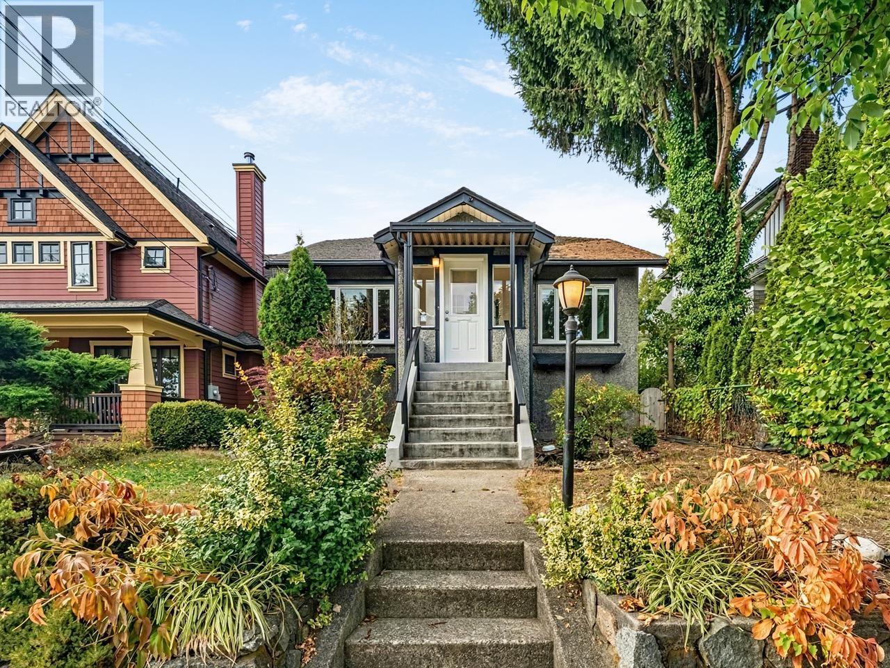 1109 SEVENTH AVENUE, New Westminster, British Columbia