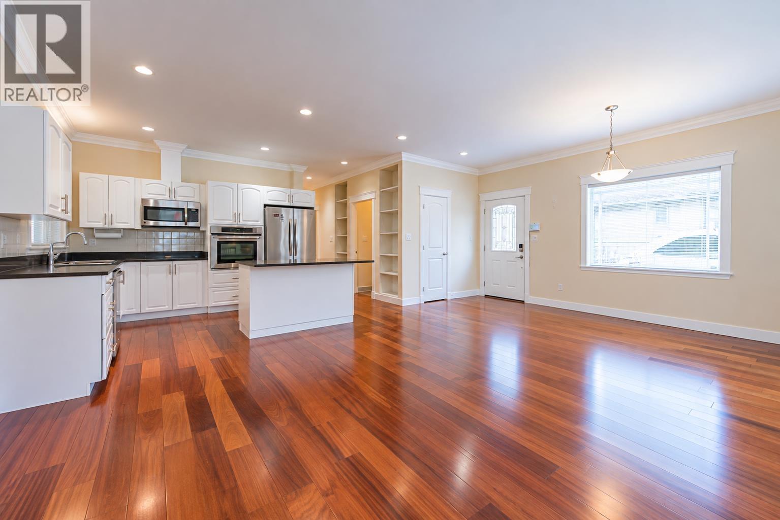 766 Gerussi Lane, Gibsons, British Columbia  V0N 1V7 - Photo 7 - R3159165