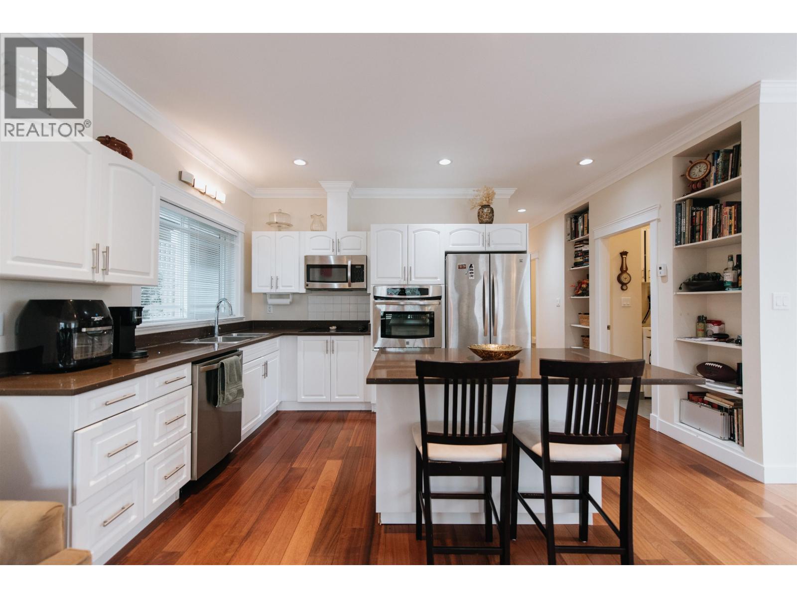766 Gerussi Lane, Gibsons, British Columbia  V0N 1V7 - Photo 3 - R3159165