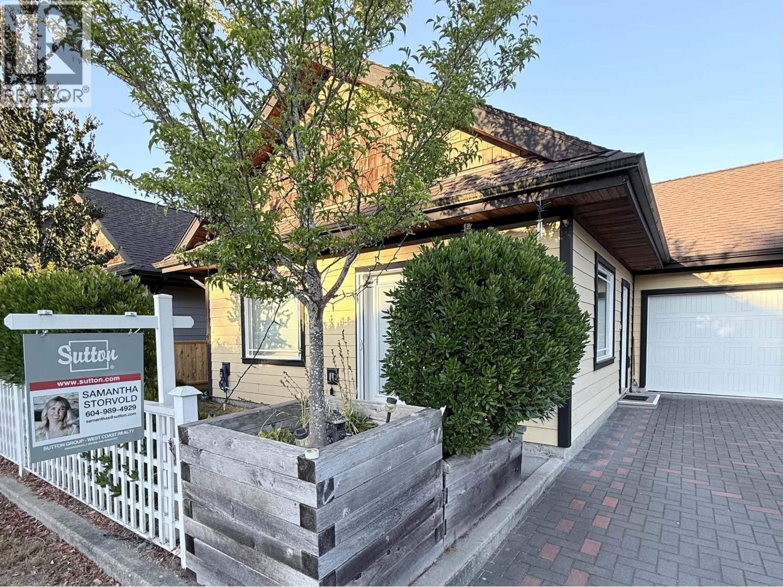 766 Gerussi Lane, Gibsons, British Columbia  V0N 1V7 - Photo 2 - R3159165