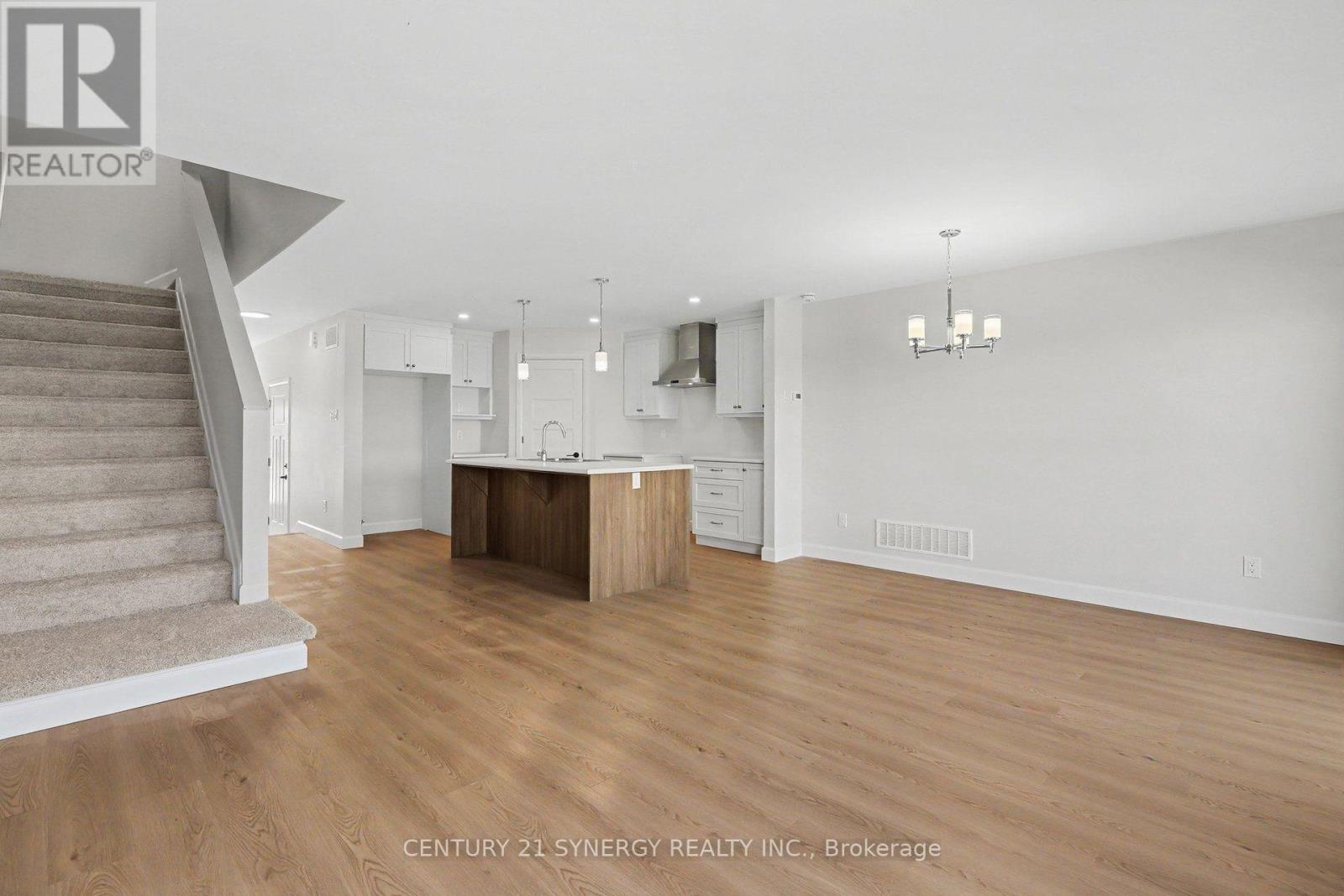 31 Helen Street, North Stormont, Ontario  K0A 1R0 - Photo 7 - X12848510