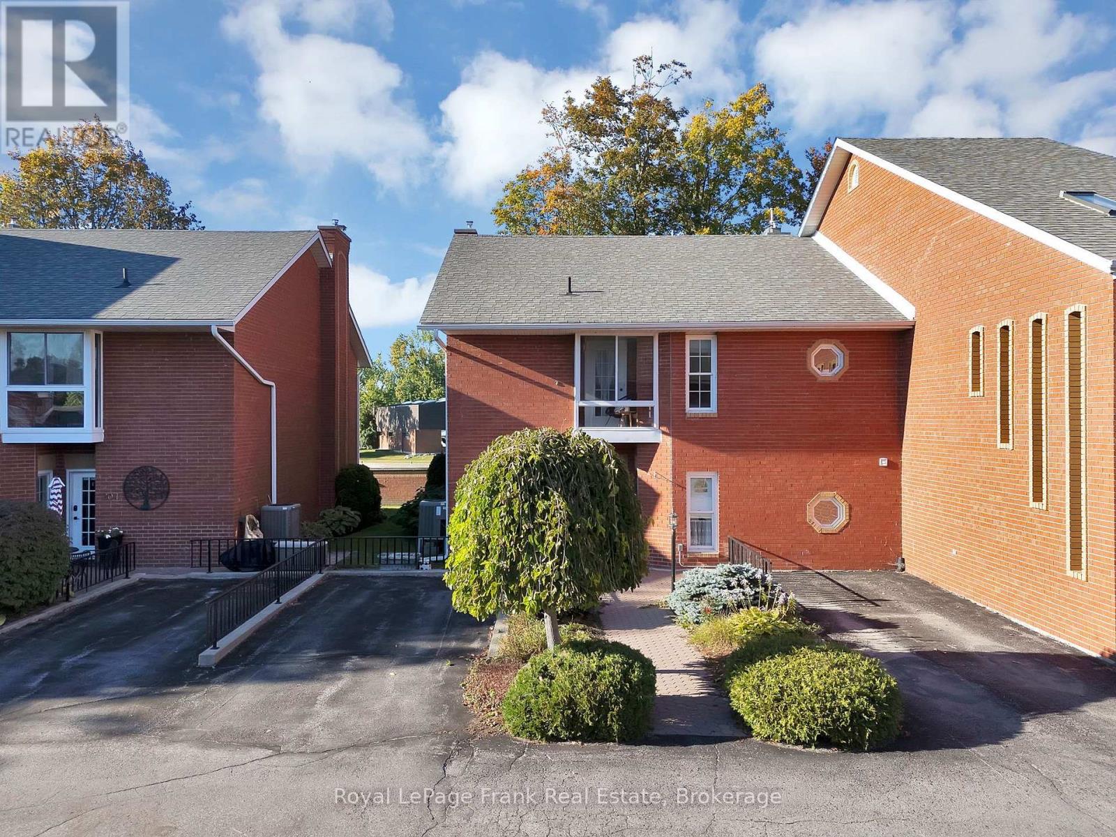 301 - 1 Sherwood Street, Kawartha Lakes, Ontario  K0M 1A0 - Photo 2 - X13829478